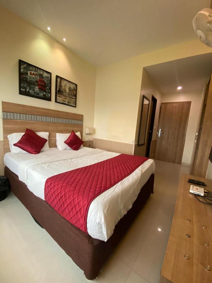 Hotel Airport Prime -Near Mumbai International Airport Andheri East エクステリア 写真