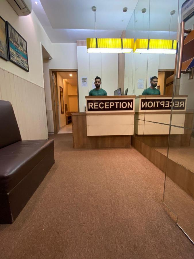 Hotel Airport Prime -Near Mumbai International Airport Andheri East エクステリア 写真